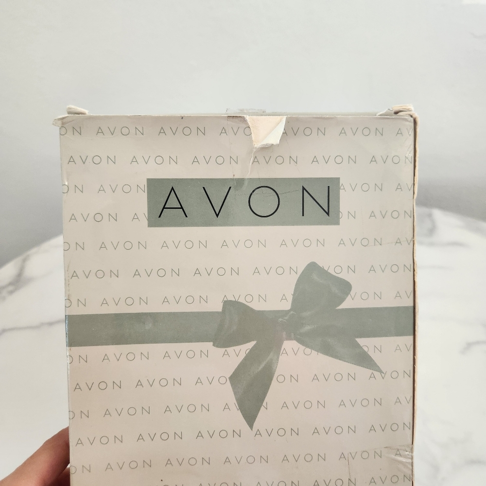 Avon Mrs. Albee 2014 Figurine  Collector’s Edition - Picture 14 of 16